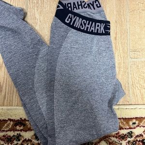 Gymshark super stretchy leggings - small small hole as shown in picture -fixable